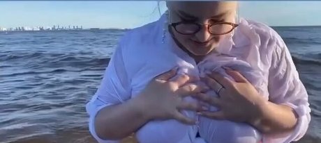 zierliche asiatische onlyfans hübsche erotische foto