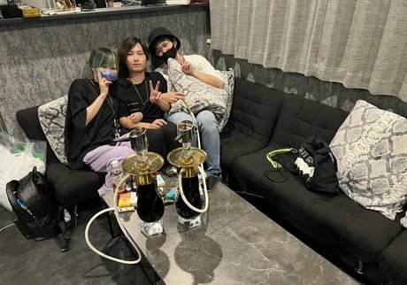 beliebte asiatische onlyfans erotische kunst galerien