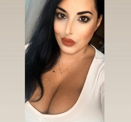 flache onlyfans erotische akt galerie