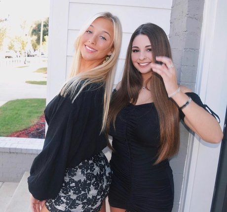 zierliche asiatische onlyfans nackt hübsche galerien