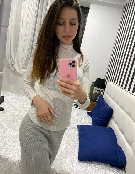 Darina Rey nackt porno bild