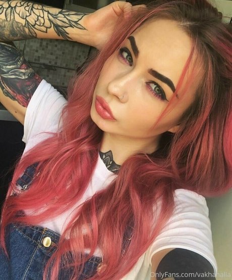 Vakhanalia nackt hübsche bild