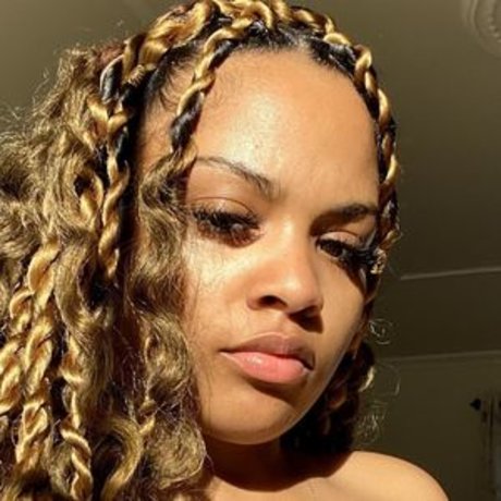 zierliche milf onlyfans nacktheit pornographische bilder