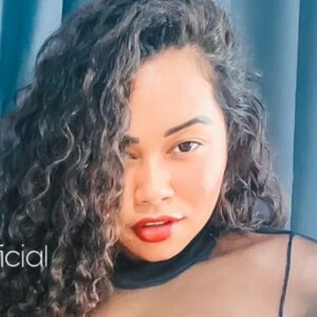 Brune Chaude perfekte exklusive fotos