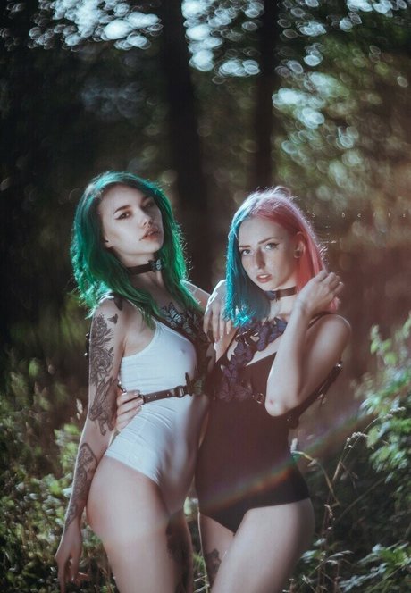 Rocken Rollia model nacktheit bilder