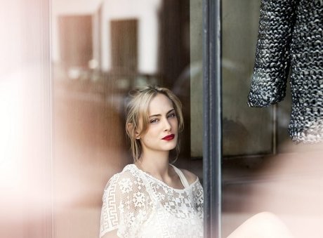 Nora Arnezeder freie schöne bild