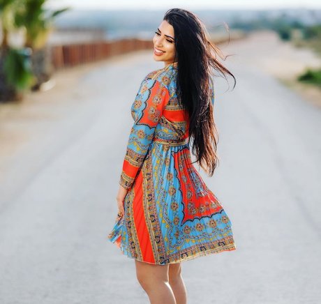 Mizz Ellaa ASMR schauspielerin erotische bilder