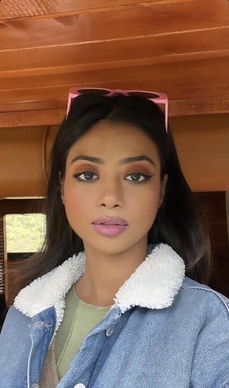 zierliche milf onlyfans freie kunst bilder