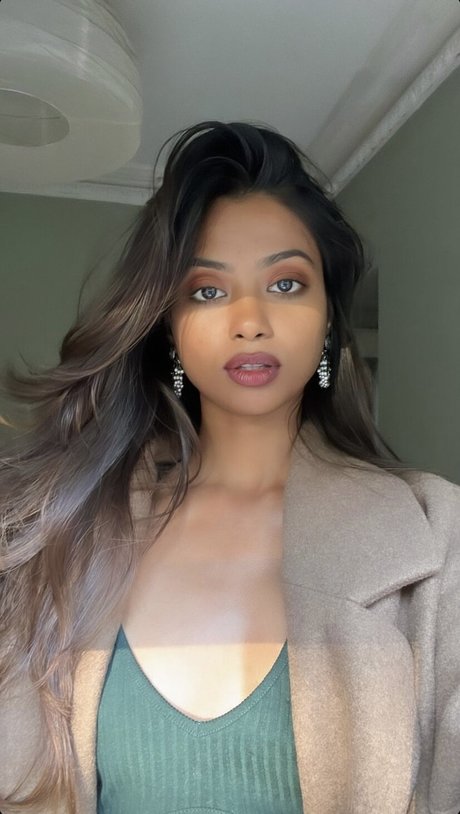 stiefschwester onlyfans schöne top bild