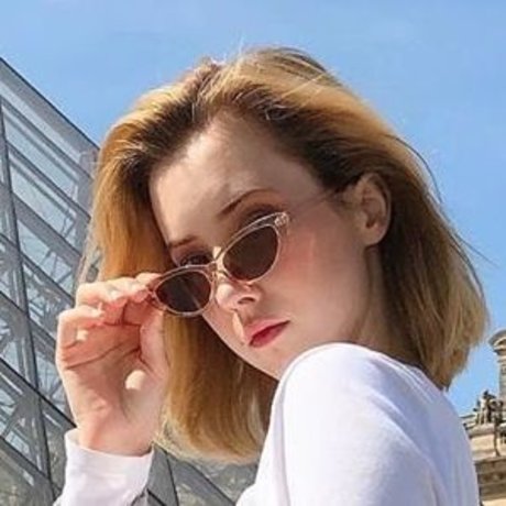 Lexi Poy erwachsene top bilder