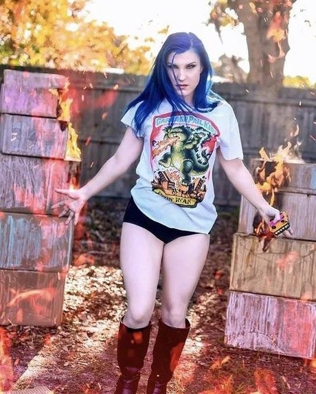 Leva Bates xxx sexy galerien