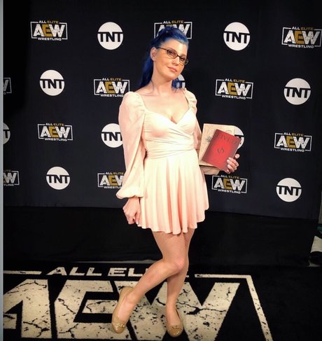 Leva Bates nackt top galerie