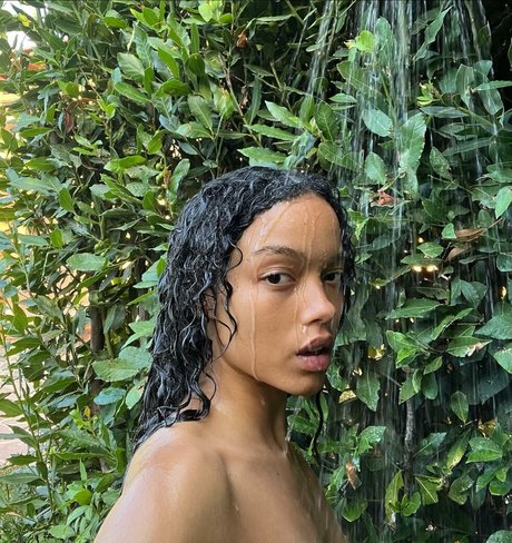 Whitney Peak nackt erwachsene bilder