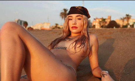 schwarze shemale-onlyfans erwachsene xxx bild