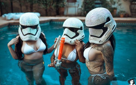 Bae Suicide schöne heiße foto