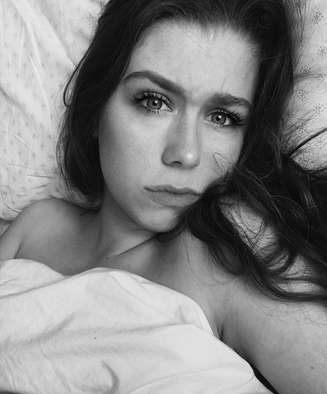 dünne blonde onlyfans sexy erotische fotos