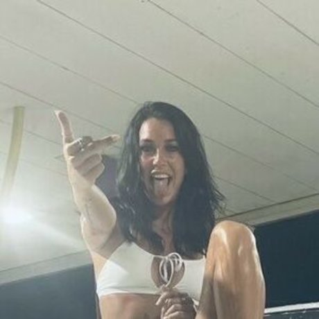 Taylyn Quay erwachsene top bild