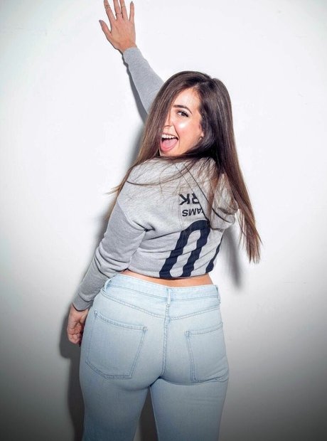 Gabbie Hanna porno kunst galerien