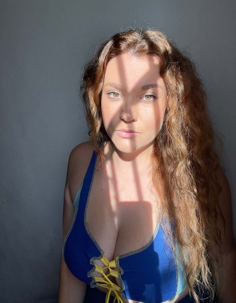 Carmen Curvy kunst porno foto