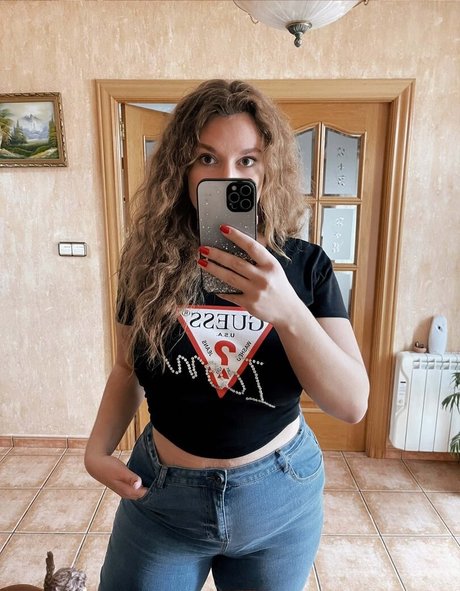 Carmen Curvy porno erwachsene fotos