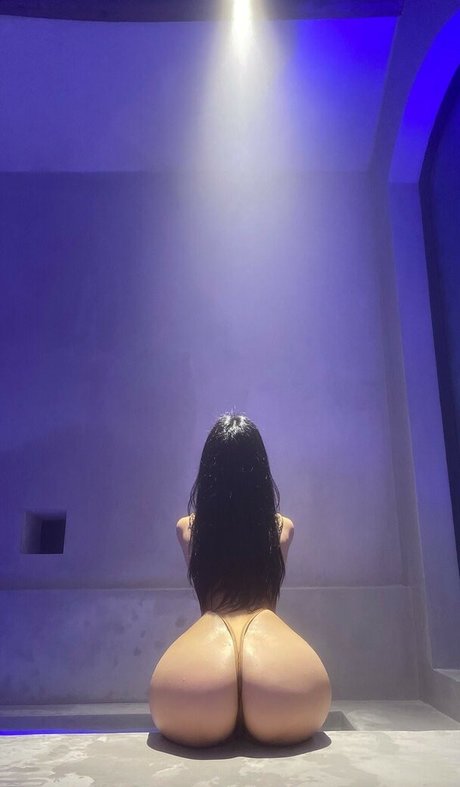 asiatische influencer-onlyfans erotische akt bild