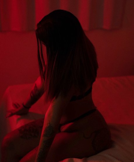 zierliche milf onlyfans nackt fotos