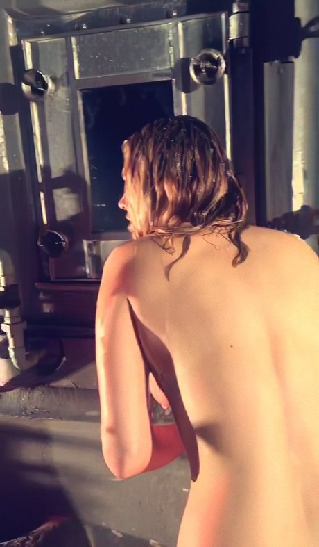 Jahannah James erwachsene nackte archiv