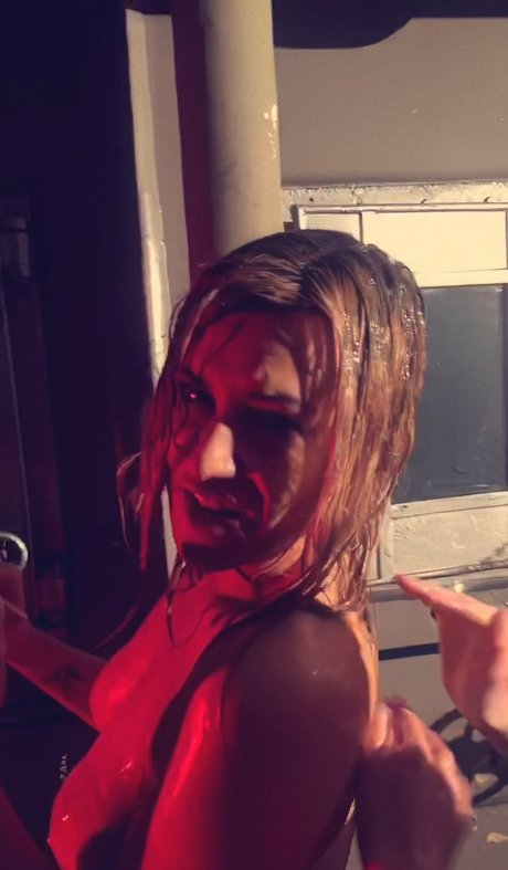 Jahannah James nackt erwachsene bild