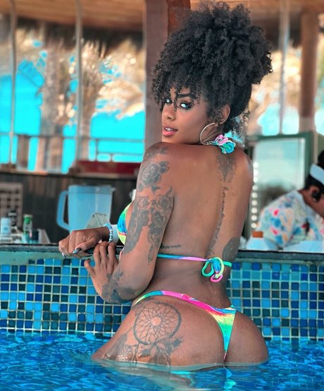 vollbusige brünette onlyfans freie archiv