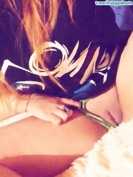 Nikachi nacktheit porno bild