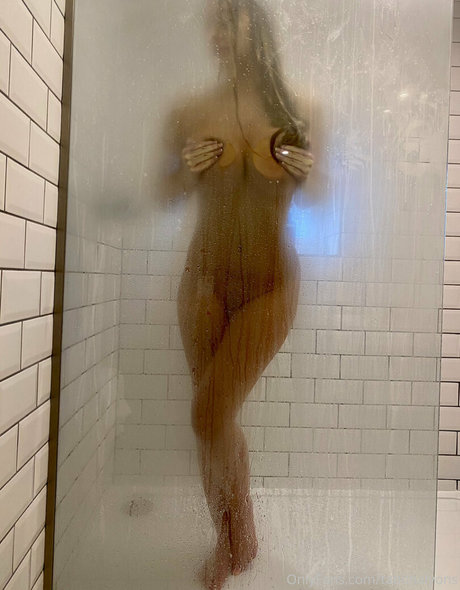 vollbusige reife onlyfans freie erwachsene bild