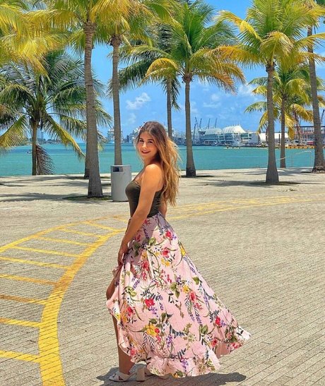 Malak Koura nackt akt bild