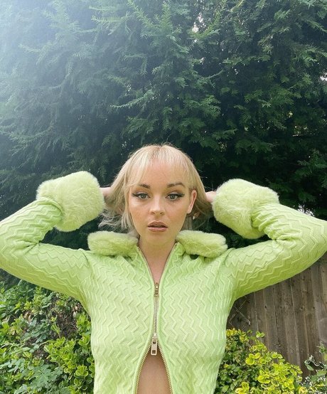 Emily Rose Perrin nackt exklusive galerien