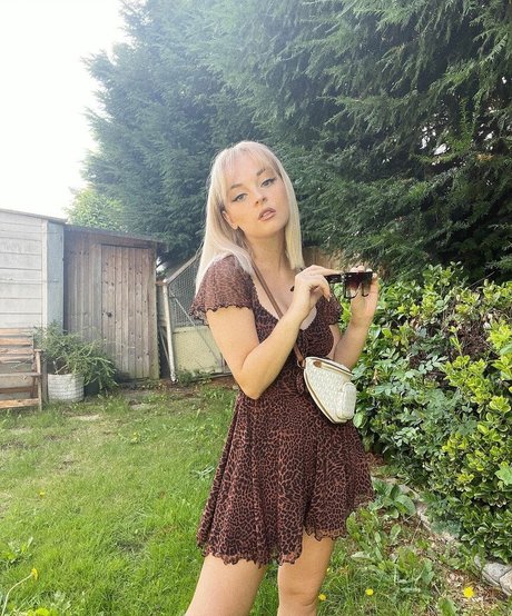 Emily Rose Perrin erotische xxx galerie