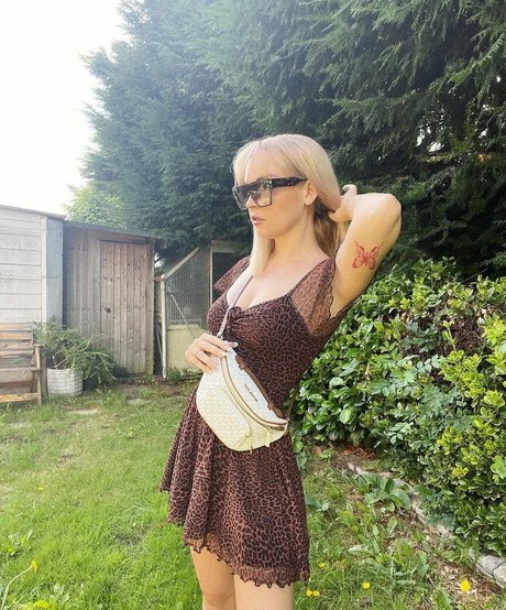 Emily Rose Perrin beste nacktheit bild