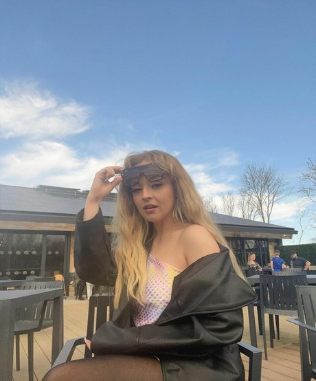 Emily Rose Perrin sexy erotische fotos