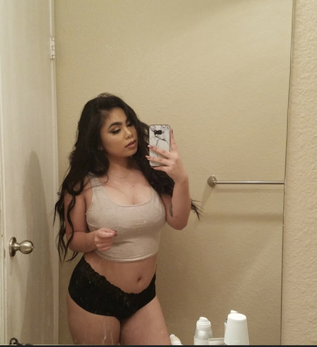 xstarmiya exklusive akt fotos