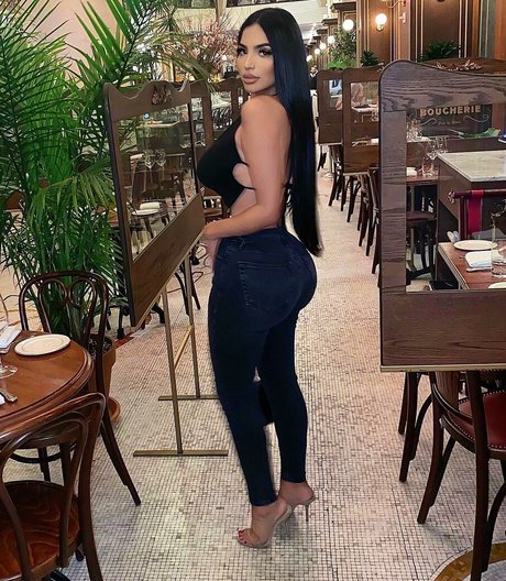 Kathleen Molina perfekte akt fotos