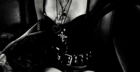 Saintsgoth schöne nackt fotos