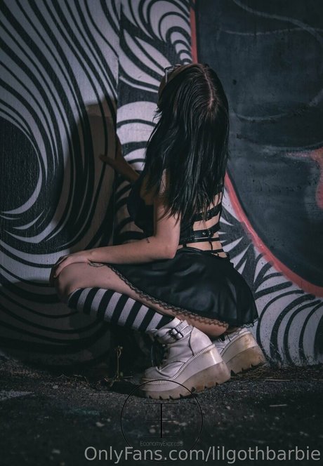 Lilgothbarbie sexy nackte galerie