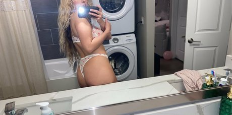 sportliche blonde onlyfans nackt kunst foto