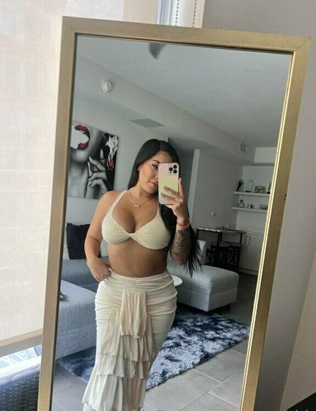 vollbusige brünette onlyfans erotische erwachsene bild