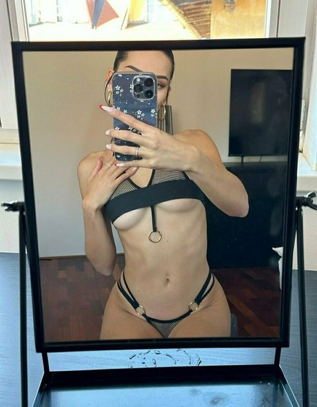 Sara Mia Sara8teen exklusive porno fotos