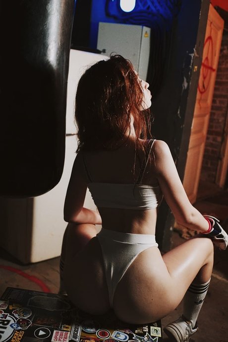 Renata Ri perfekte nackte galerien