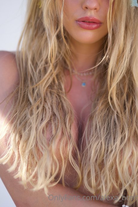 Alexa Breit erwachsene schöne foto