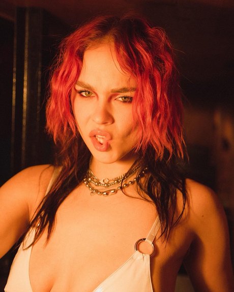 Taylor Upsahl_ hübsche exklusive bild