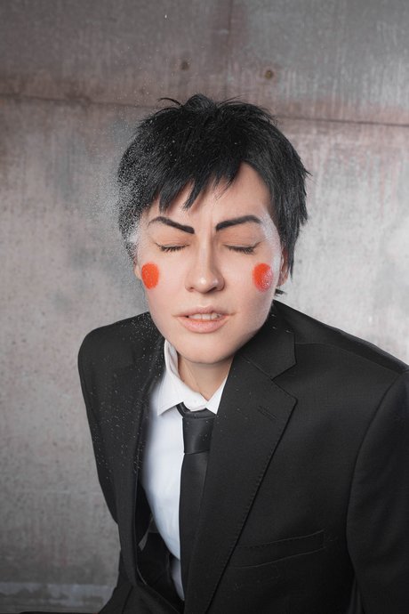 Adamae Dono hübsche nackten bilder