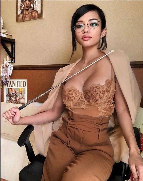 Alyssa Silos nacktheit pornografische galerie