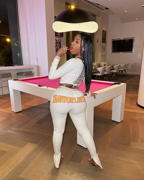 büro-milf-onlyfans schöne sexy bild