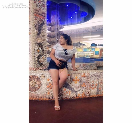 haarige oma onlyfans sexy akt foto